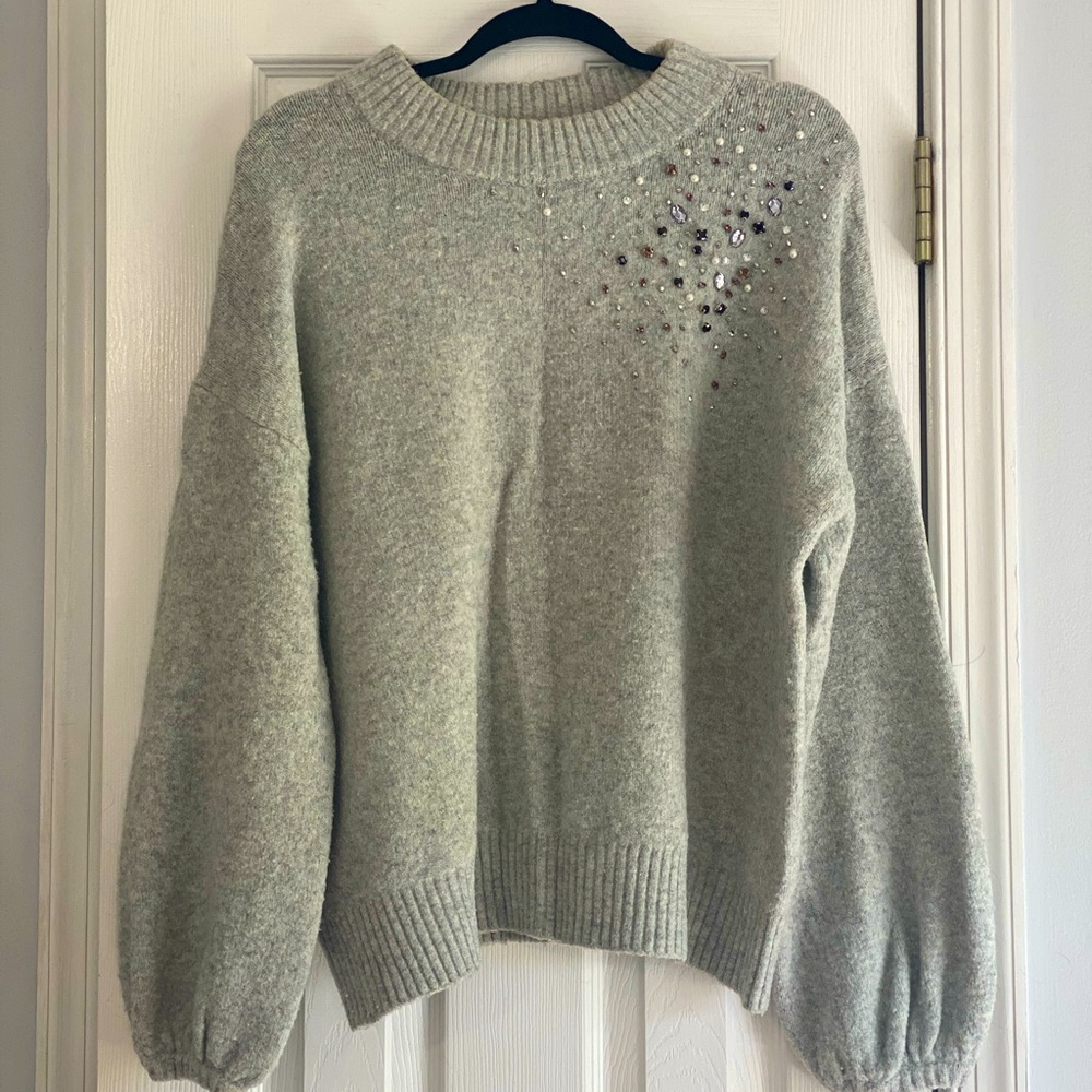 Grey sweater with embellishments and puff sleeves